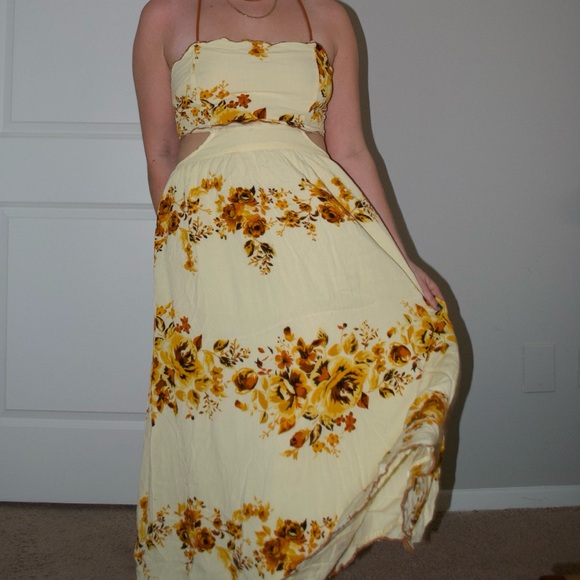 Francesca’s Maxi Dress - Picture 2 of 3
